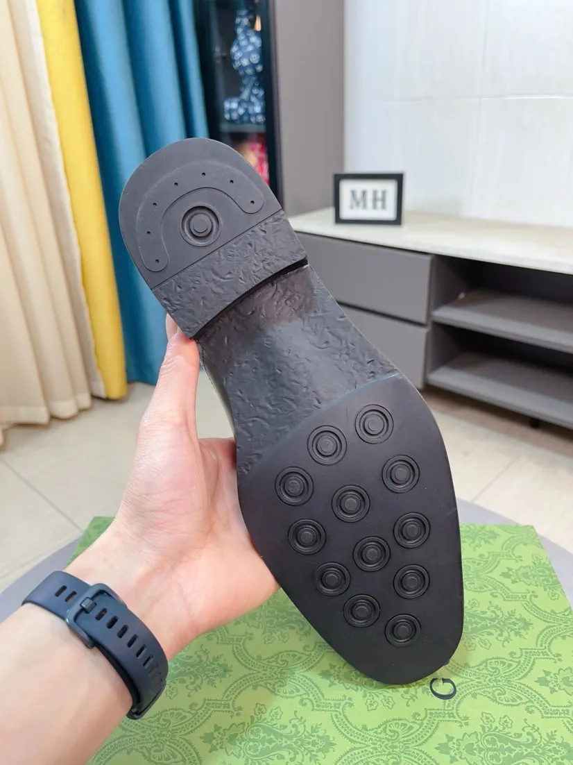 Factory price 500🌹🌹 [GUCCI Gucci] A new style of formal men's leather shoes is coming~ The original quality upper is made of cowhide imported from Italy + soft and delicate leather, comfortable and soft first-layer cowhide lining, rubber wear-resistant outsole, the shoe shape is dignified and domineering, and the luxury charm cannot be concealed! The natural and free nouveau riche leads the trend. Code number: 38-44